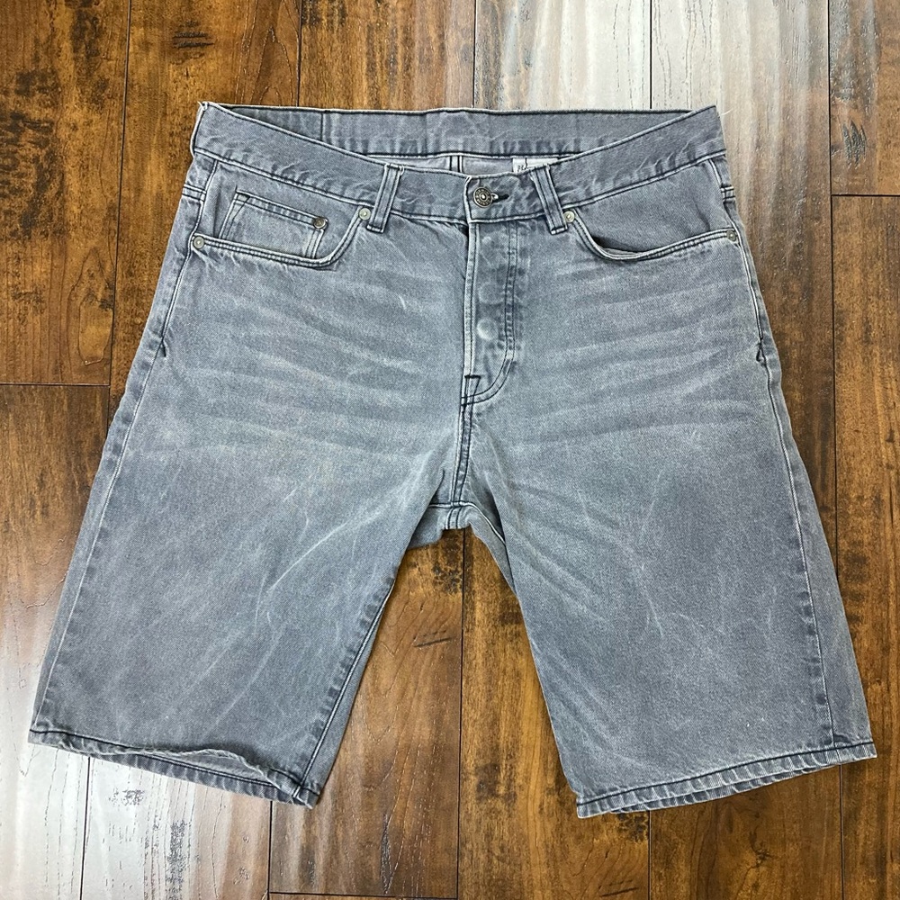 H&M Men’s Shorts Gray &Denim Bermuda Button Fly Size 32